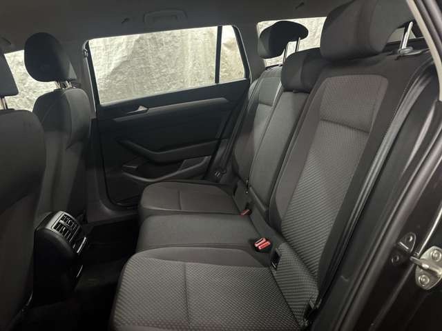 Volkswagen Passat 2.0TDI Business NAVI LED KAMERA CARPLAY
