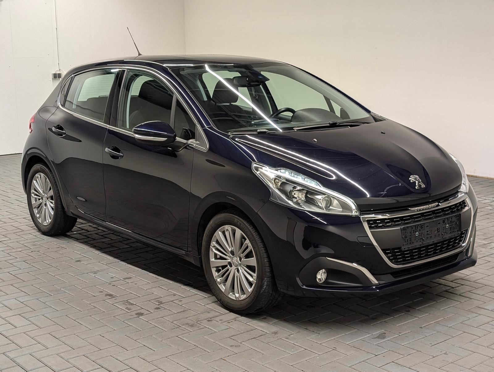 Peugeot 208 Allure Navi/Carplay/SHZ/PDC/Tempom./16-LM