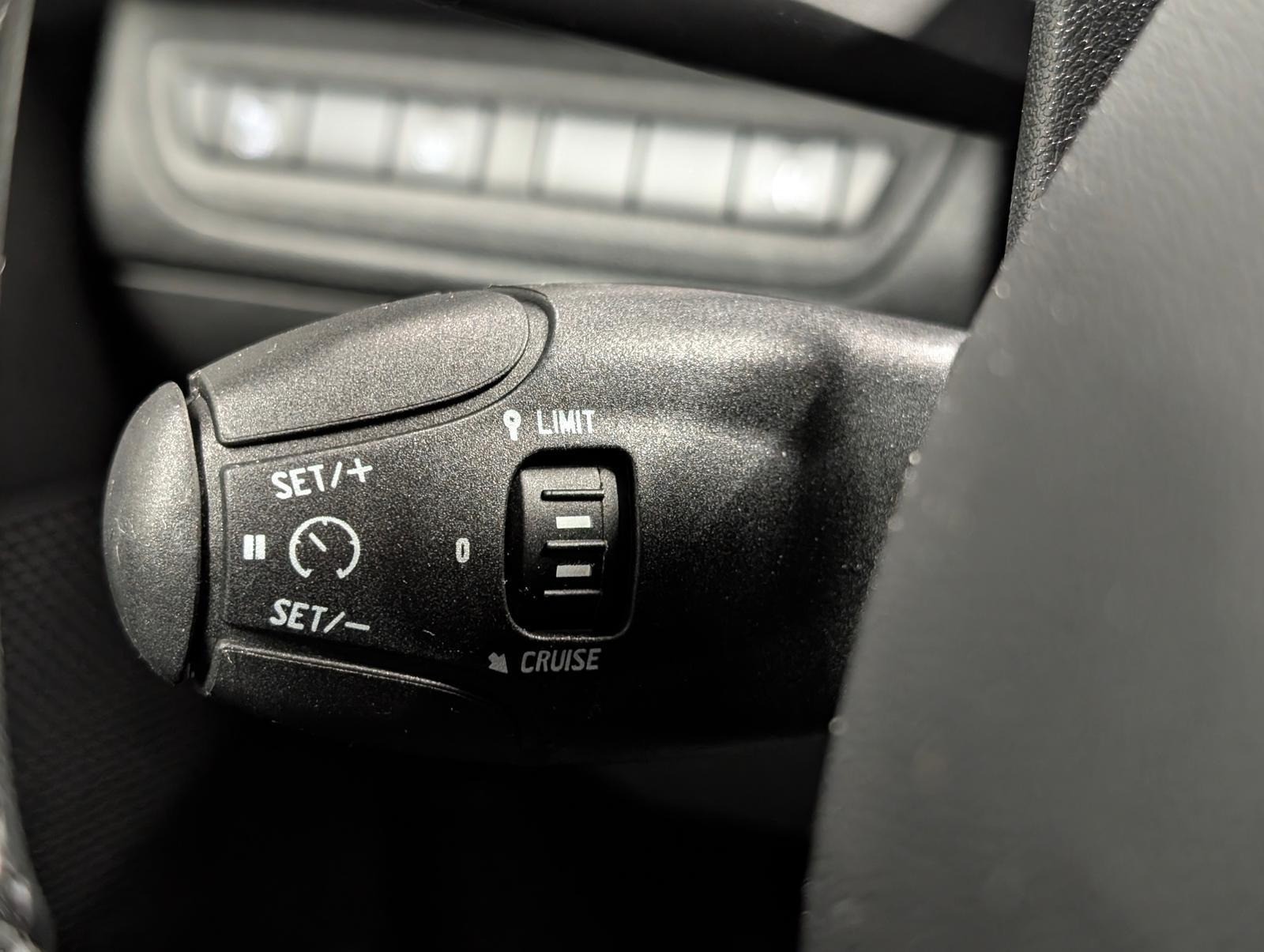 Peugeot 208 Allure Navi/Carplay/SHZ/PDC/Tempom./16-LM