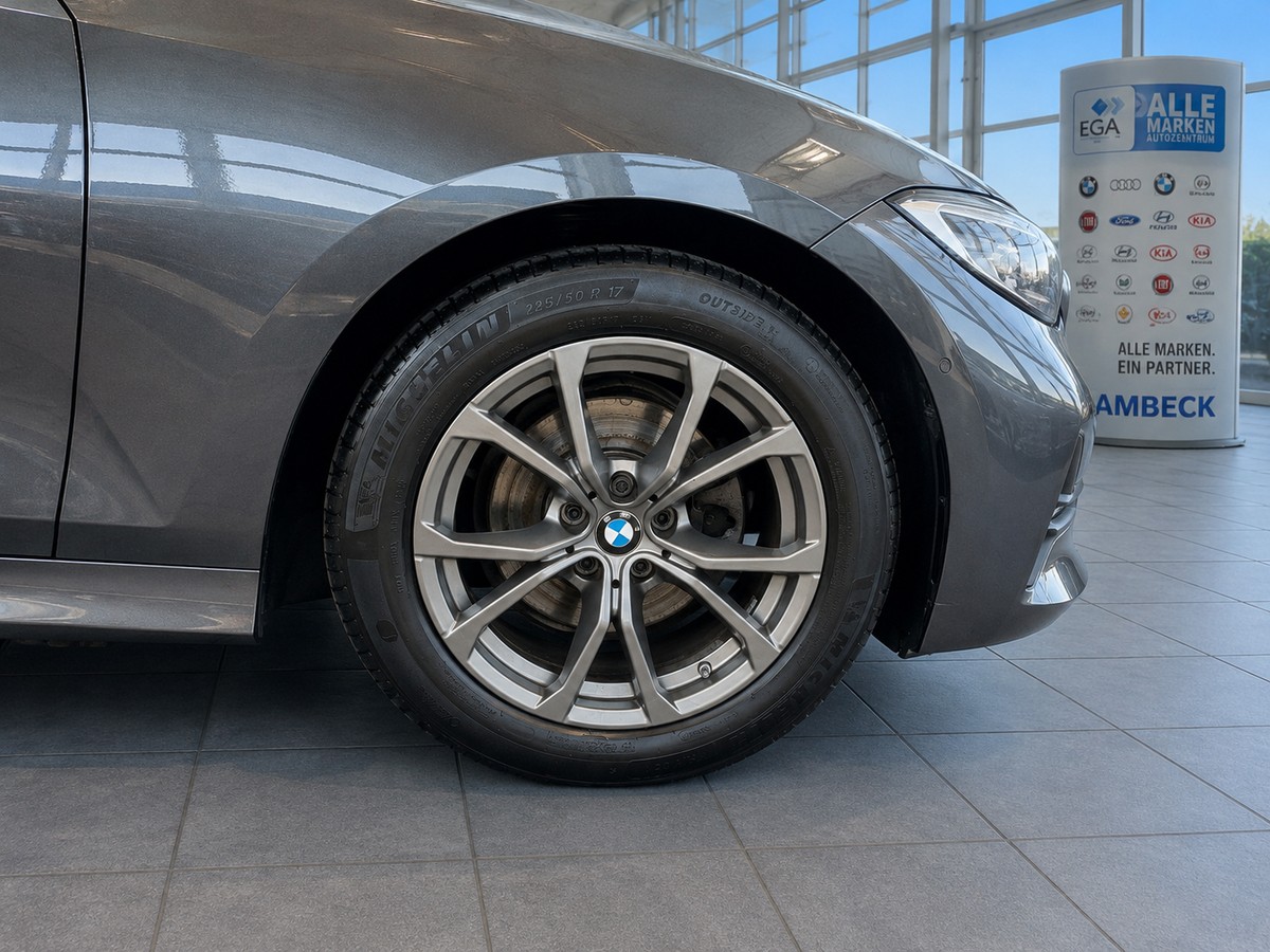 BMW 320 i Sport Line*AUT*LED*NAVI*HIFI*SHZ*PDC*TEMPO*ACTIVE GUAR