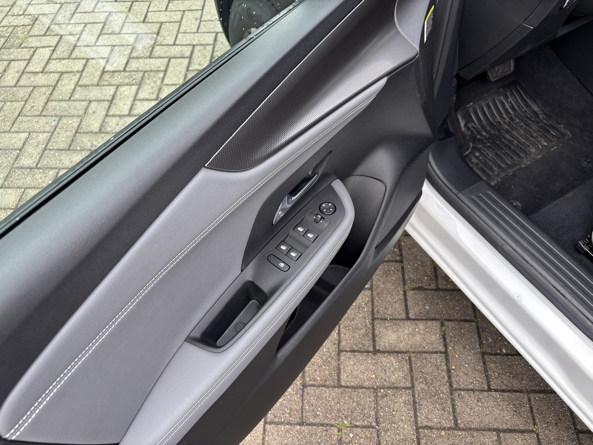 Opel Mokka-e Elegance*AUTOMATIK*LED*CARPLAY*KAMERA*KEYLES