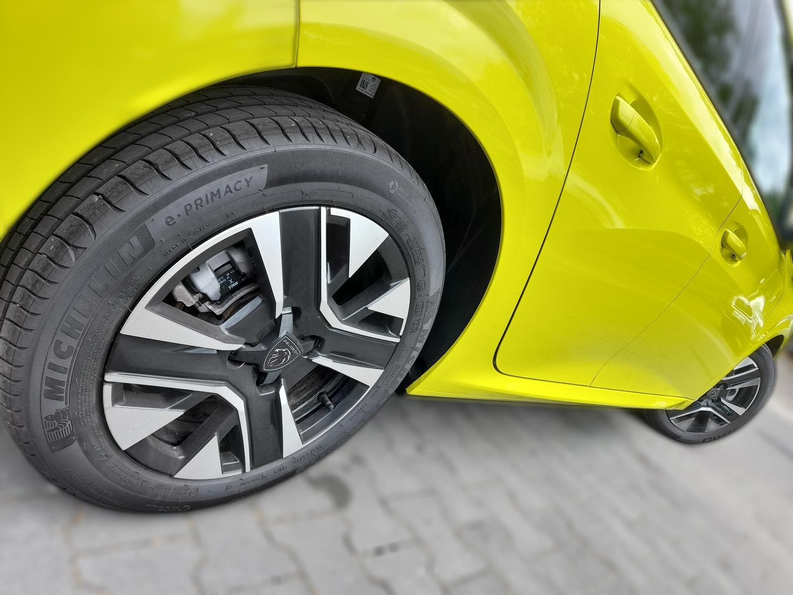 Peugeot 208 1.2 Allure NAVI/APP~2xPDC~ALU~LED~DAB~GRA~VC