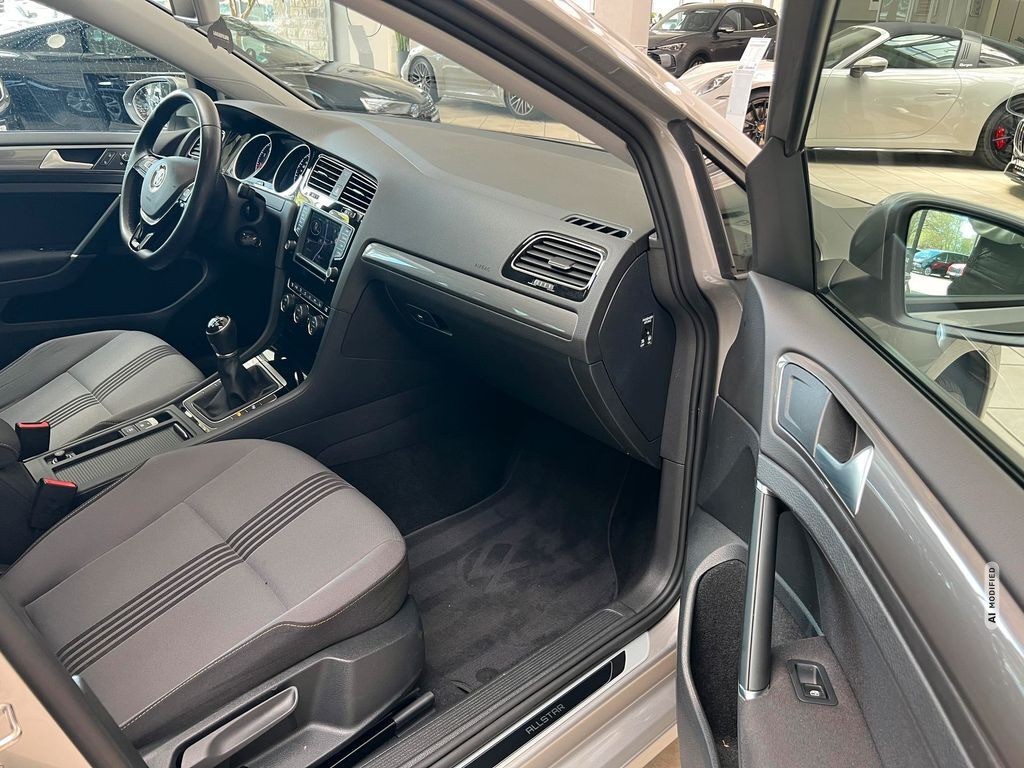 Volkswagen Golf VII Allstar*PANO*S+LHZ*KAMERA*TW*ALWETTER*