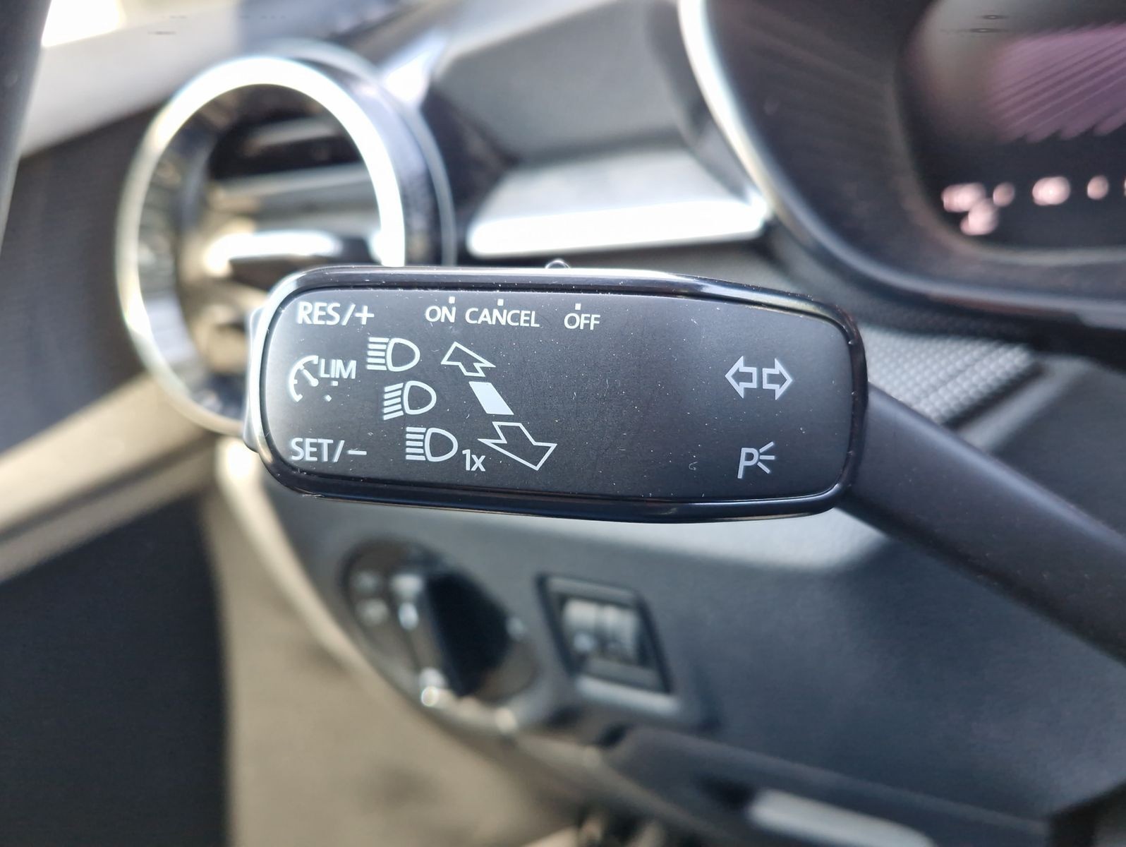 Skoda Fabia 1.0 TSI Selection LED CarPlay PDC Alu 15