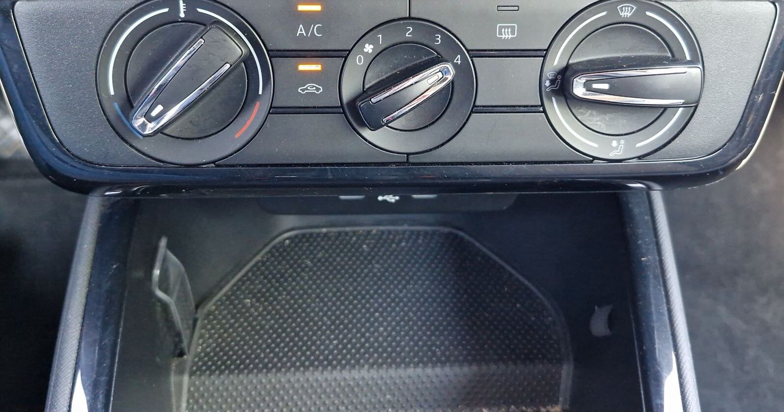 Skoda Fabia 1.0 TSI Selection LED CarPlay PDC Alu 15