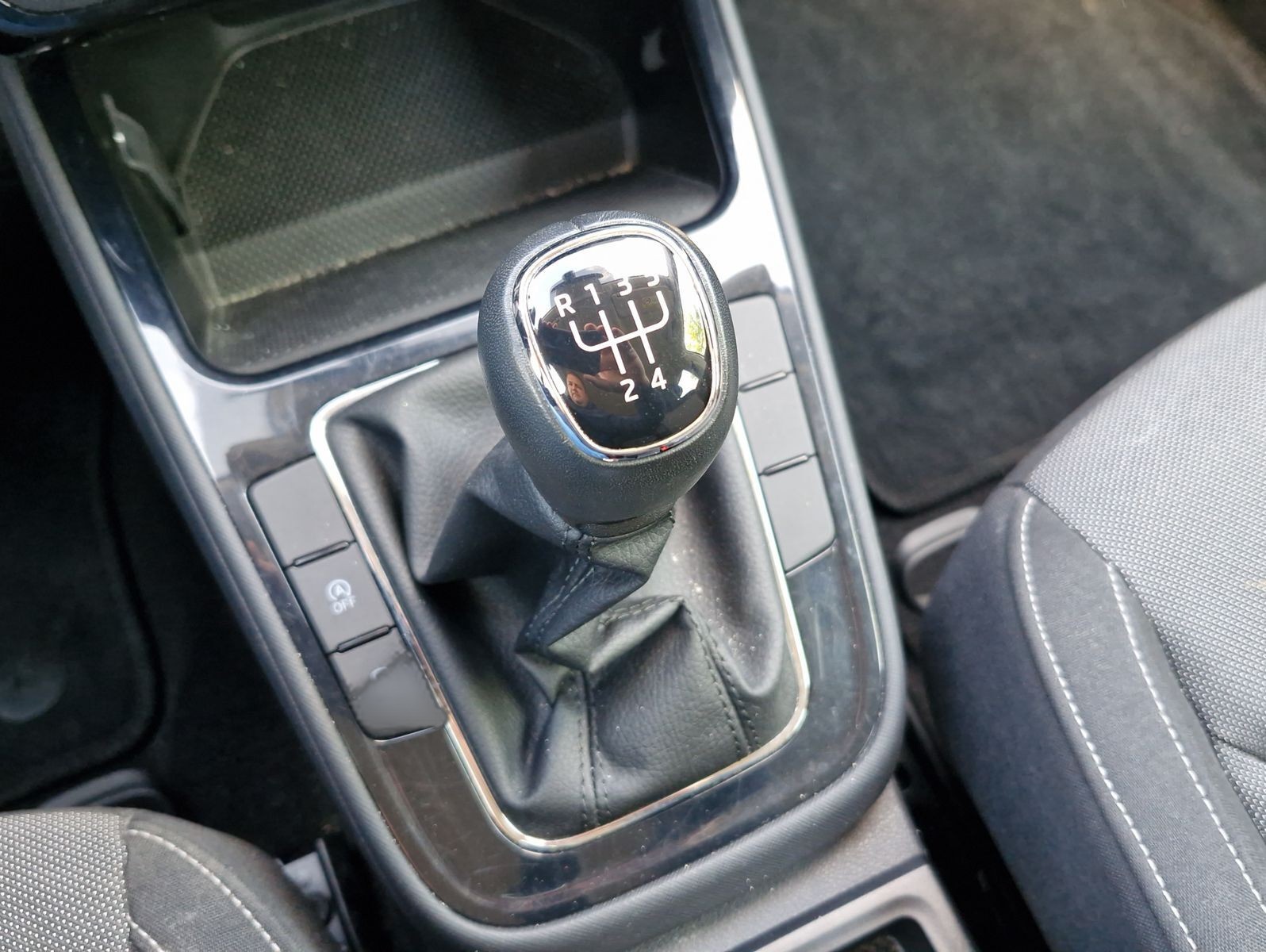 Skoda Fabia 1.0 TSI Selection LED CarPlay PDC Alu 15
