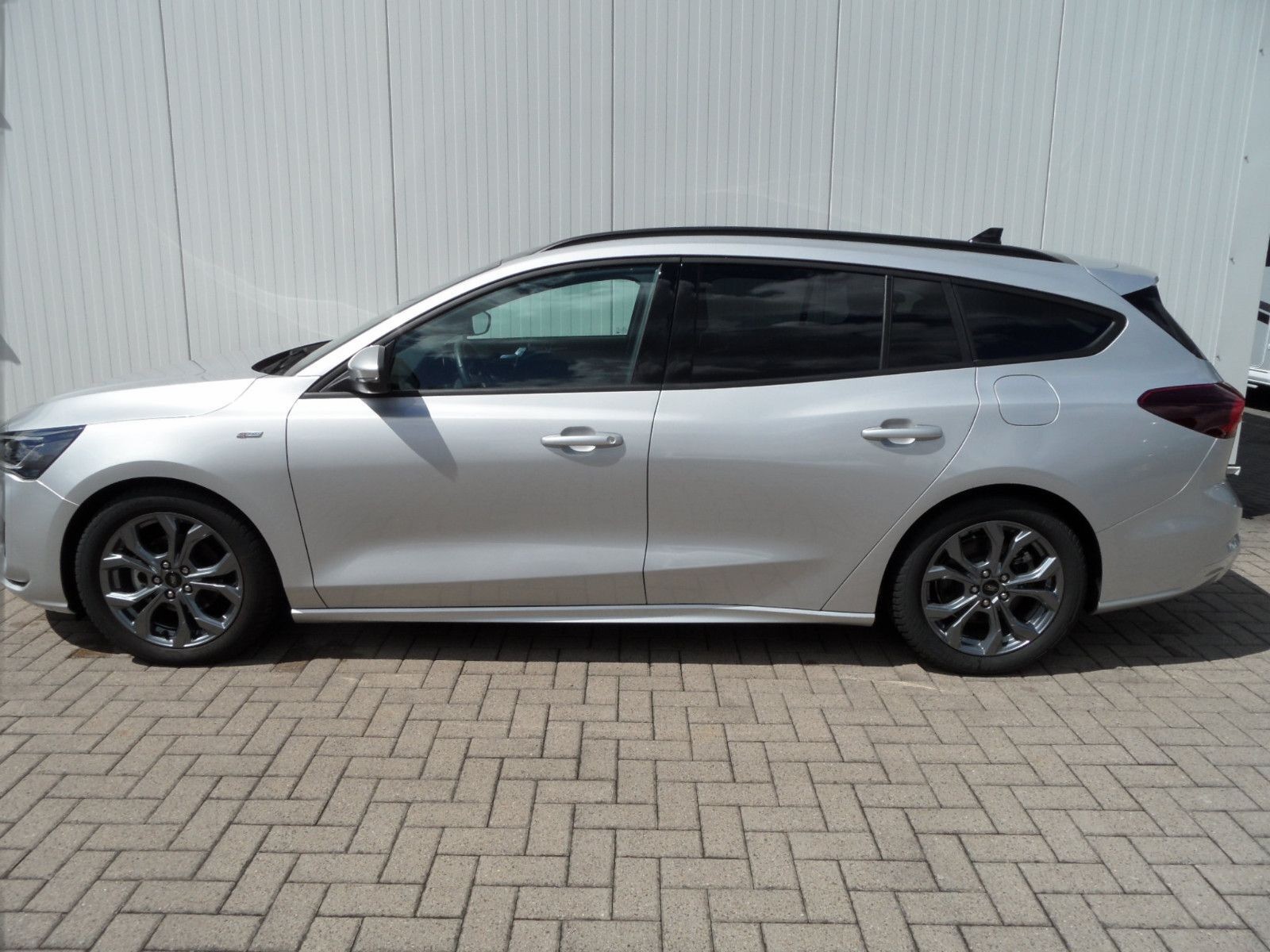 Ford Focus Turnier ST-Line X+Cam+Panoramadach+AHK+AT