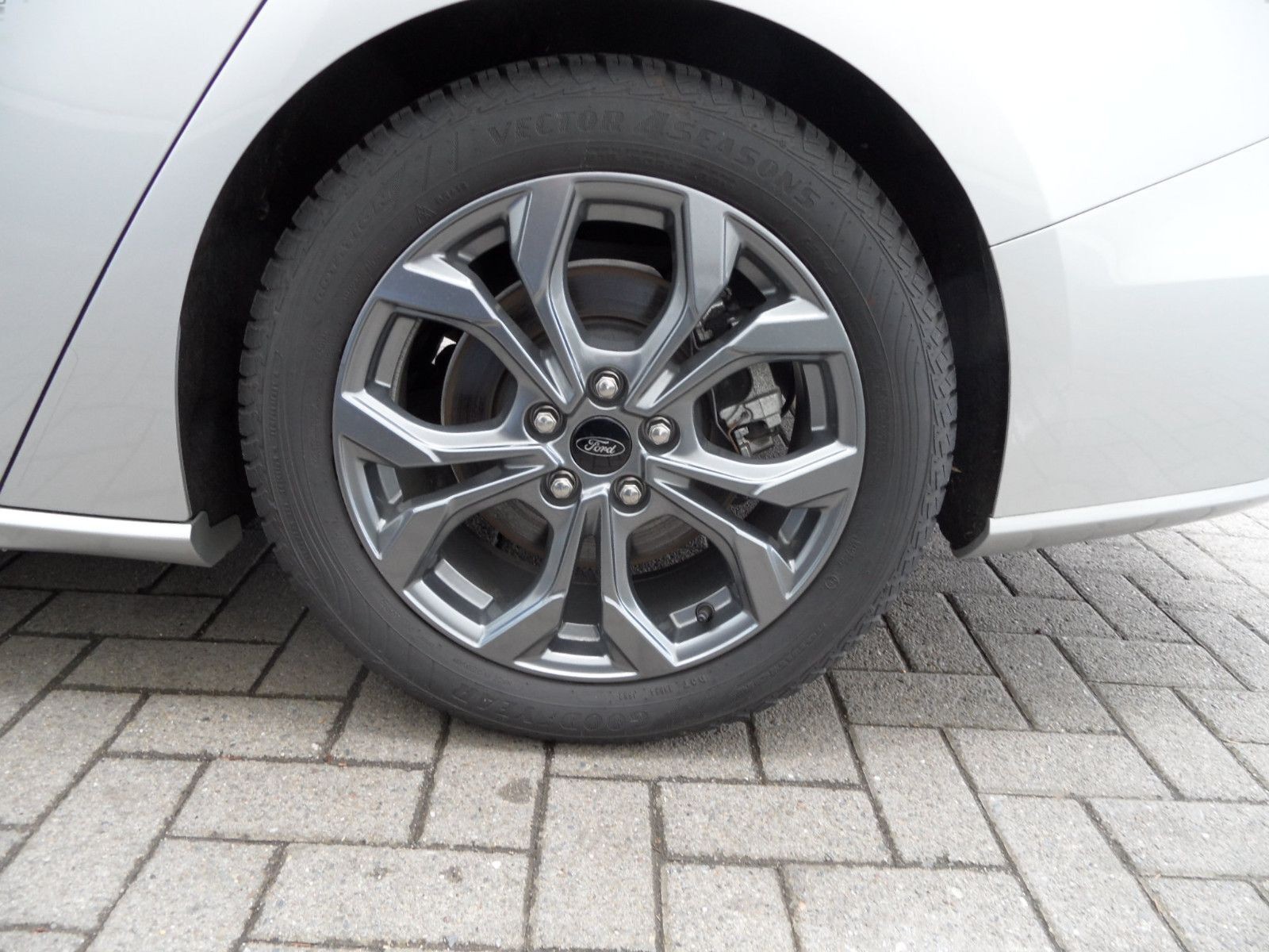 Ford Focus Turnier ST-Line X+Cam+Panoramadach+AHK+AT