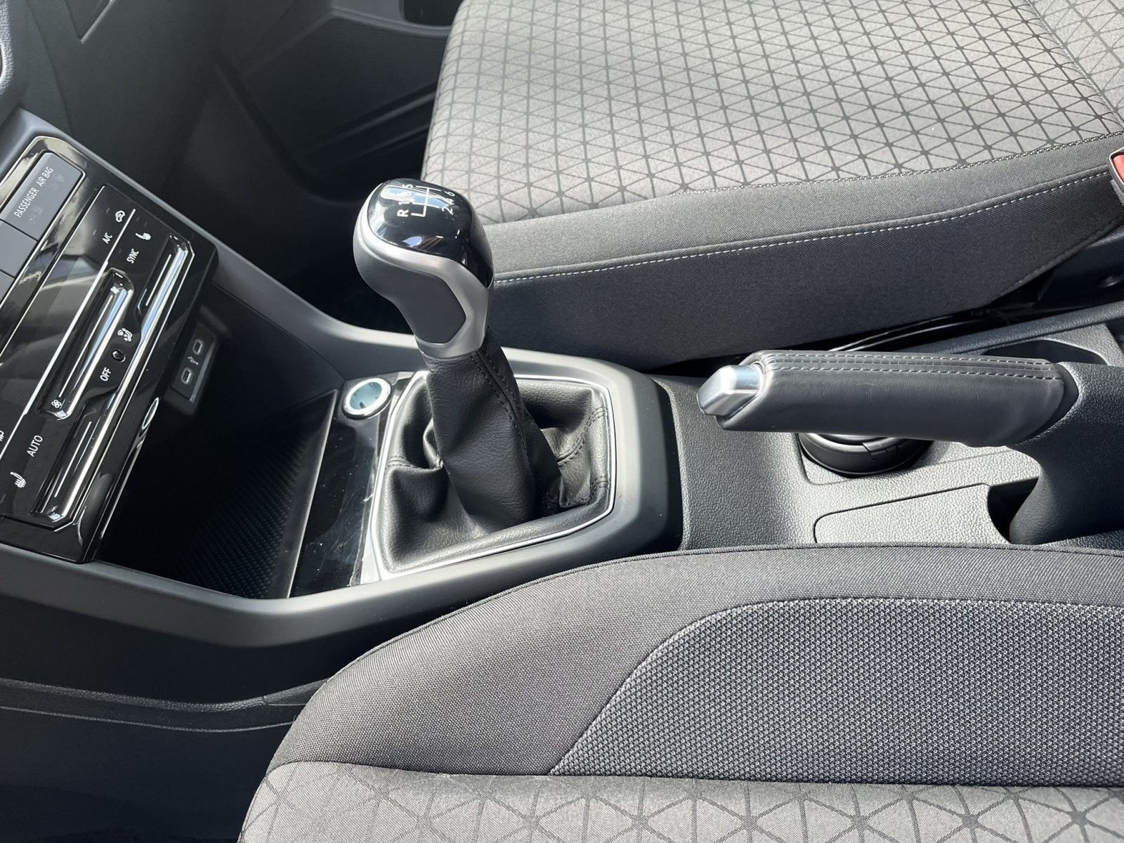 Volkswagen T-Cross 1.0 TSI LIFE APP-CONNECT RFK KLIMA TOUCHSCREEN