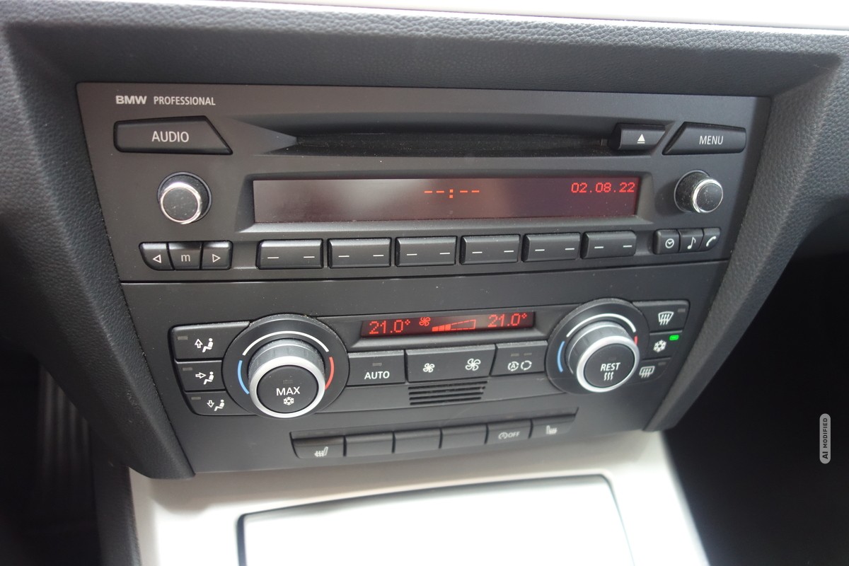 BMW 318 d TOURING*SITZHEIZUNG*SPORTSITZE*MFL*STOFF LEDER*PDC