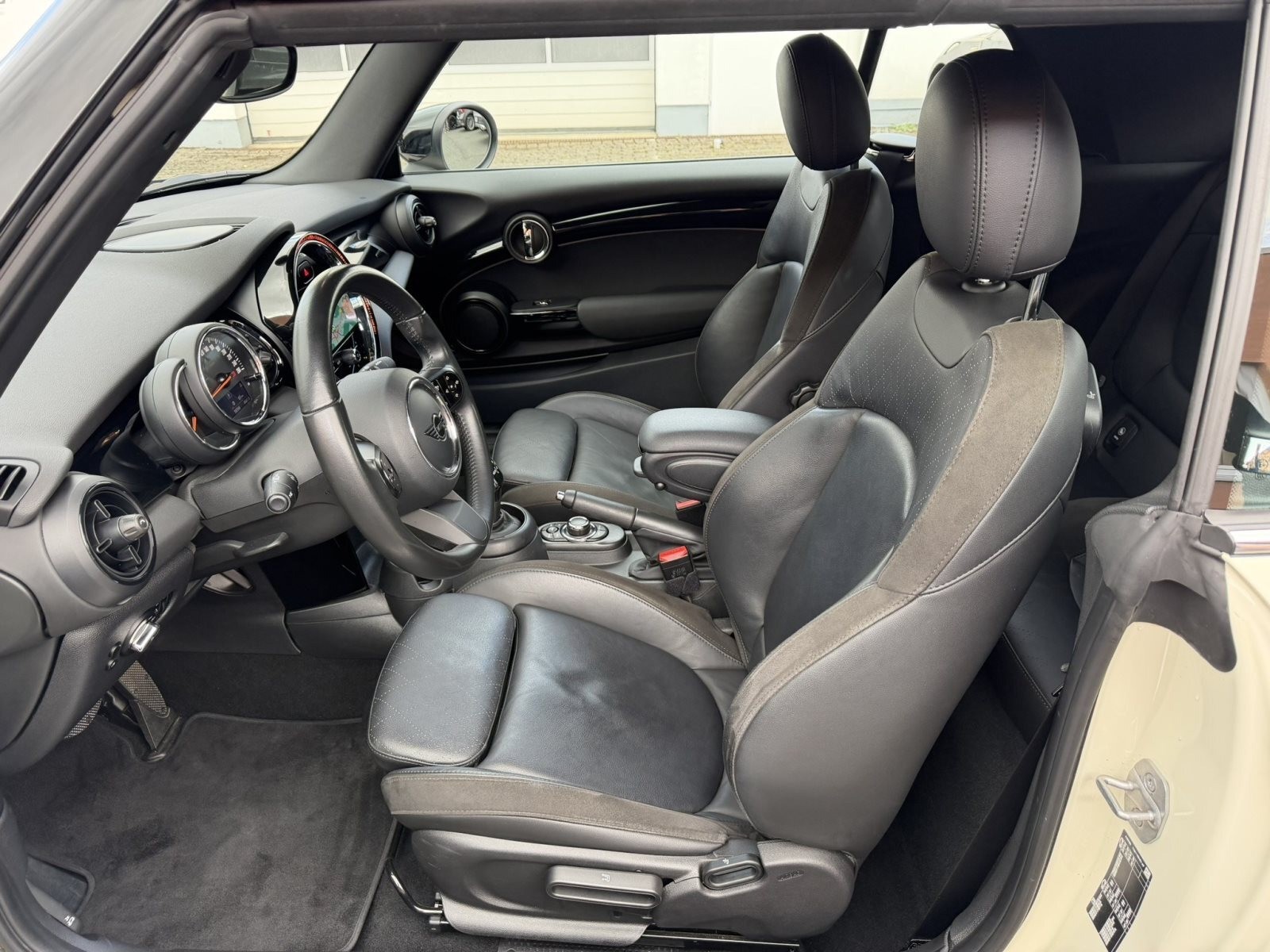 MINI Cooper Classic Trim Sportsitz Navi LED PDC SHZ