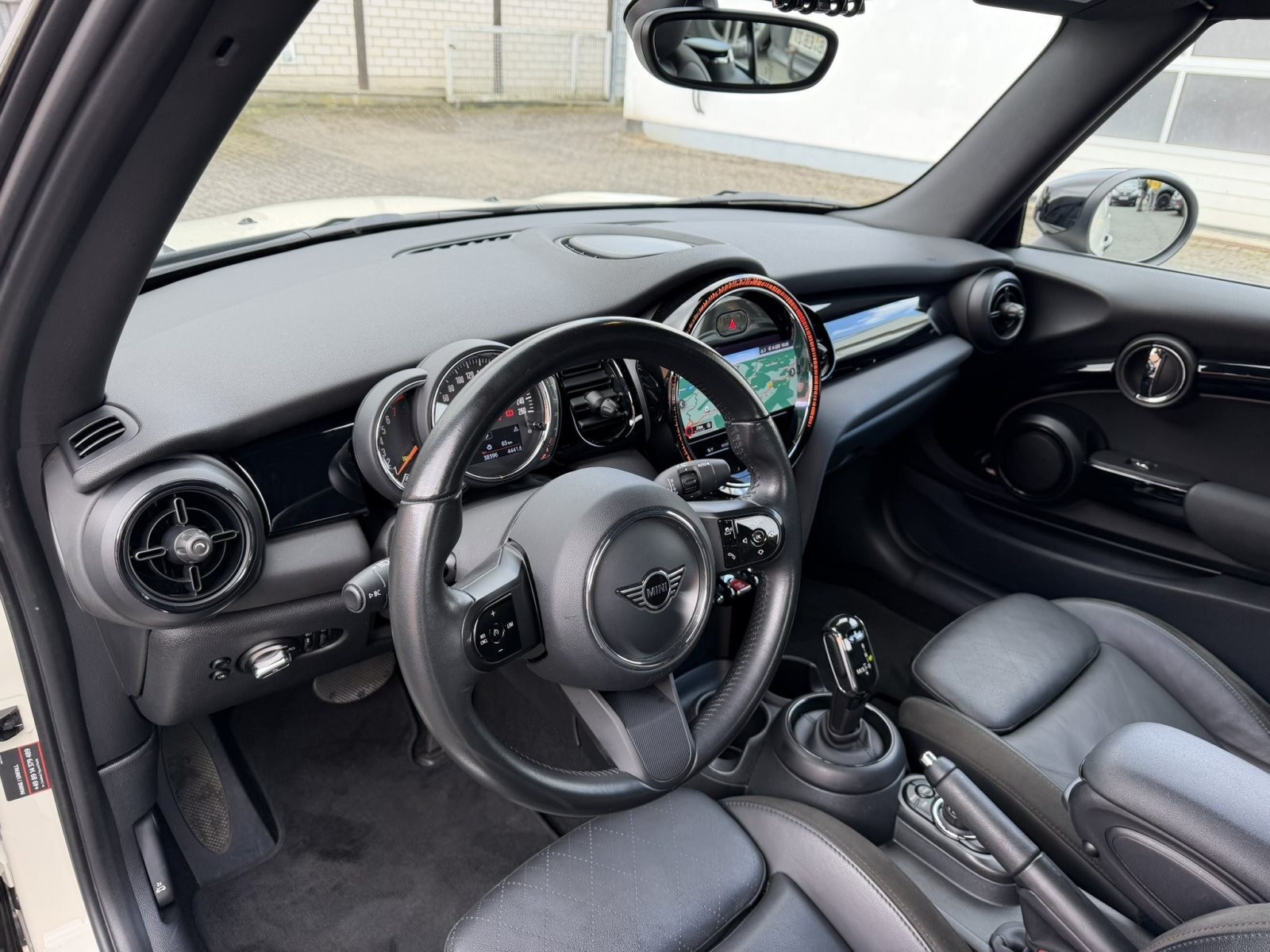 MINI Cooper Classic Trim Sportsitz Navi LED PDC SHZ