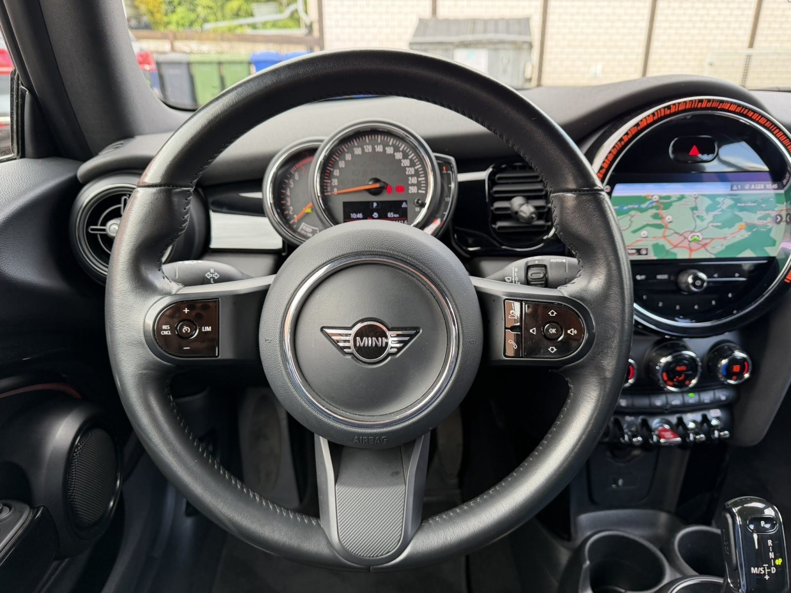 MINI Cooper Classic Trim Sportsitz Navi LED PDC SHZ