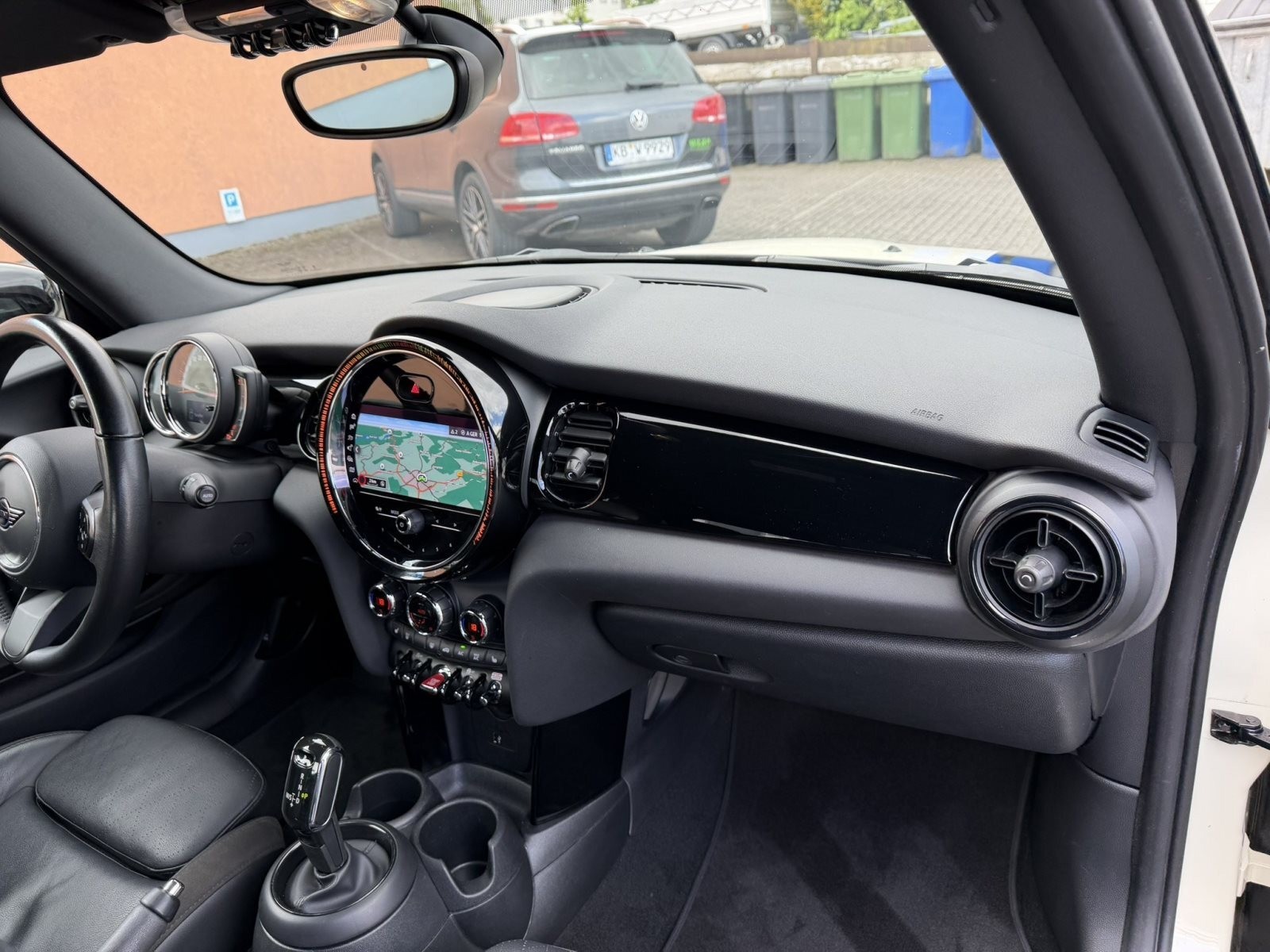 MINI Cooper Classic Trim Sportsitz Navi LED PDC SHZ