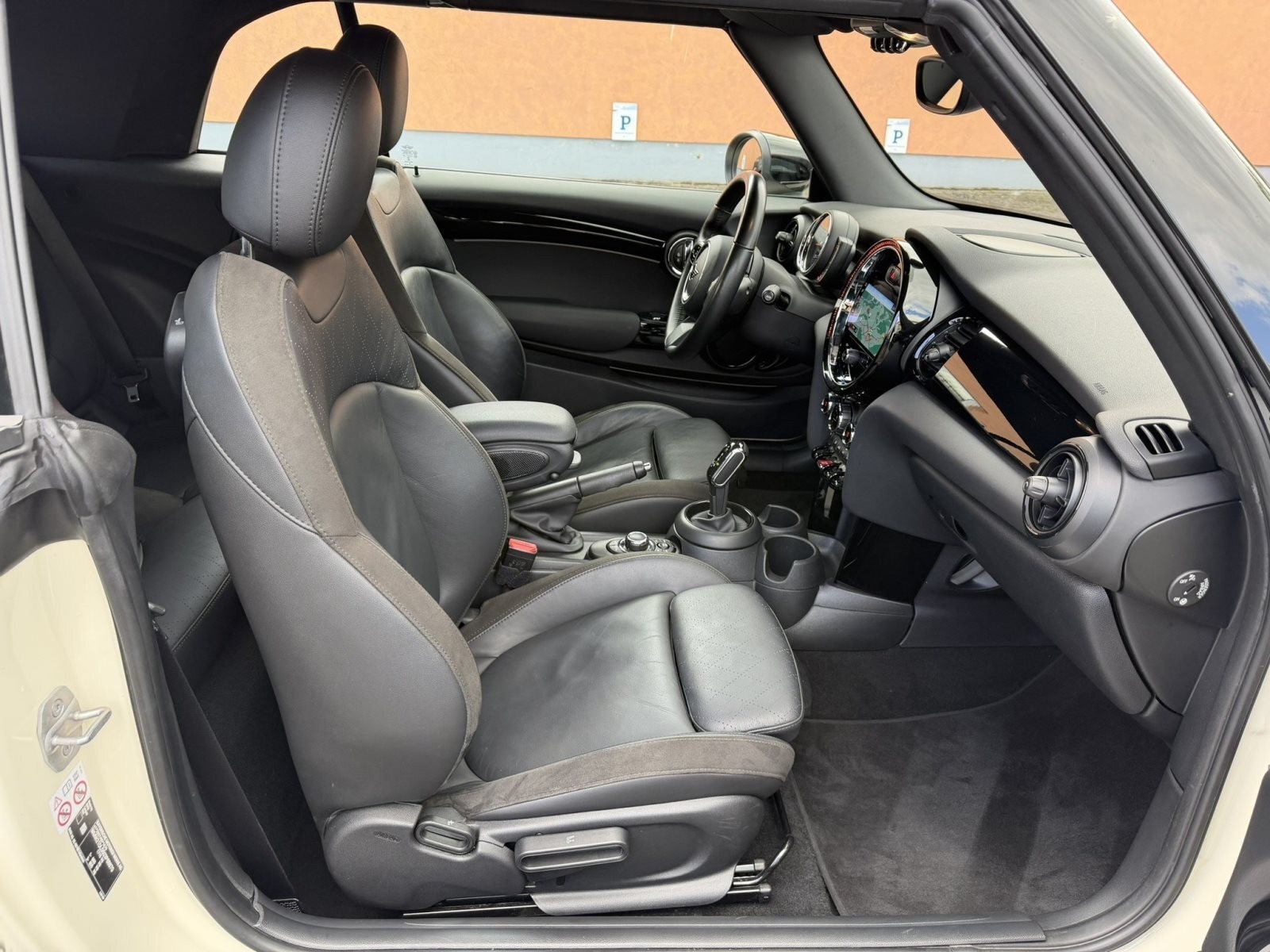 MINI Cooper Classic Trim Sportsitz Navi LED PDC SHZ