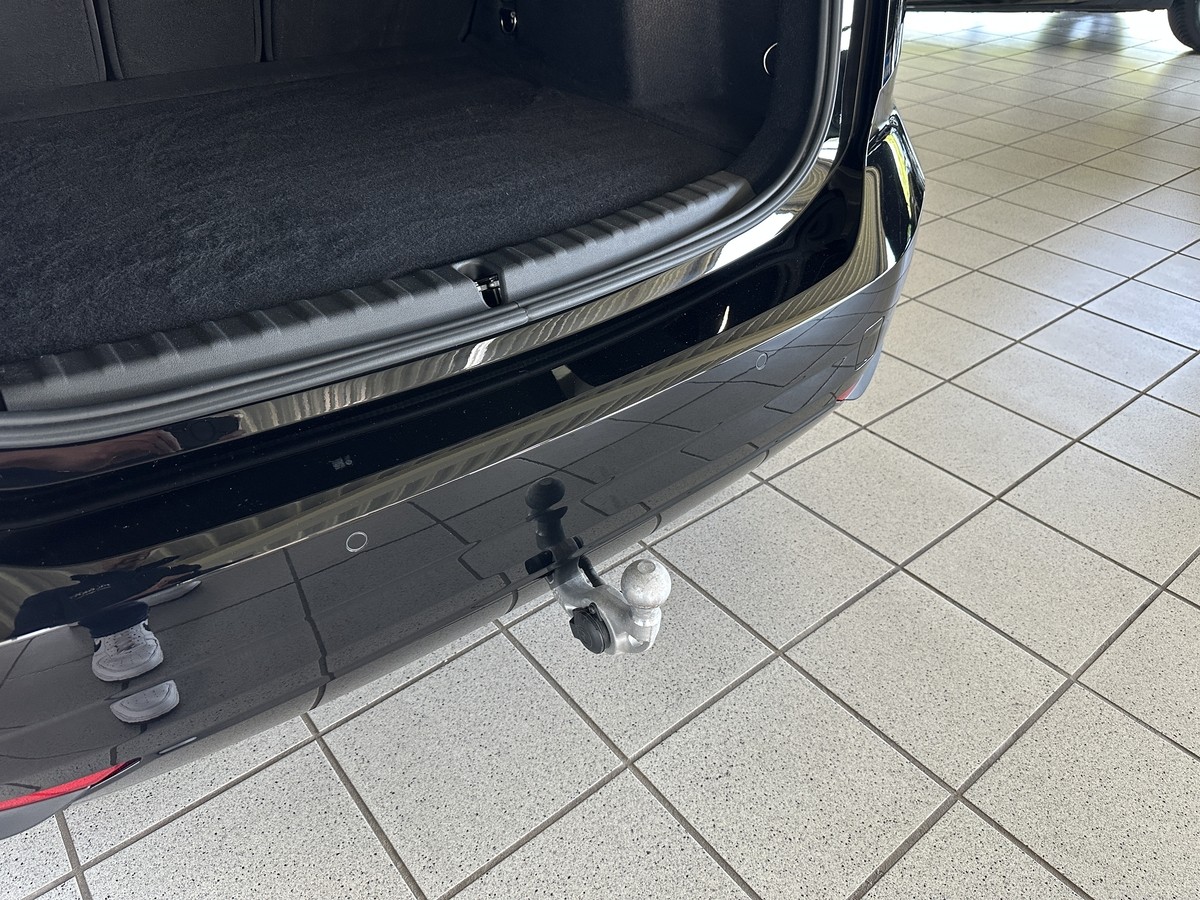 BMW 218 Active Tourer AHK Pano RFK LED Kamera Sitzhz. PDC