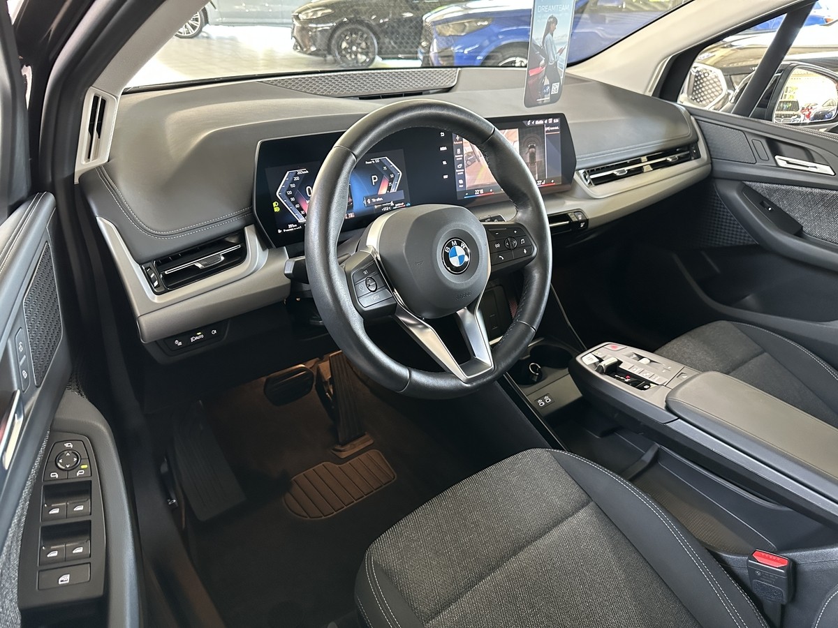 BMW 218 Active Tourer AHK Pano RFK LED Kamera Sitzhz. PDC