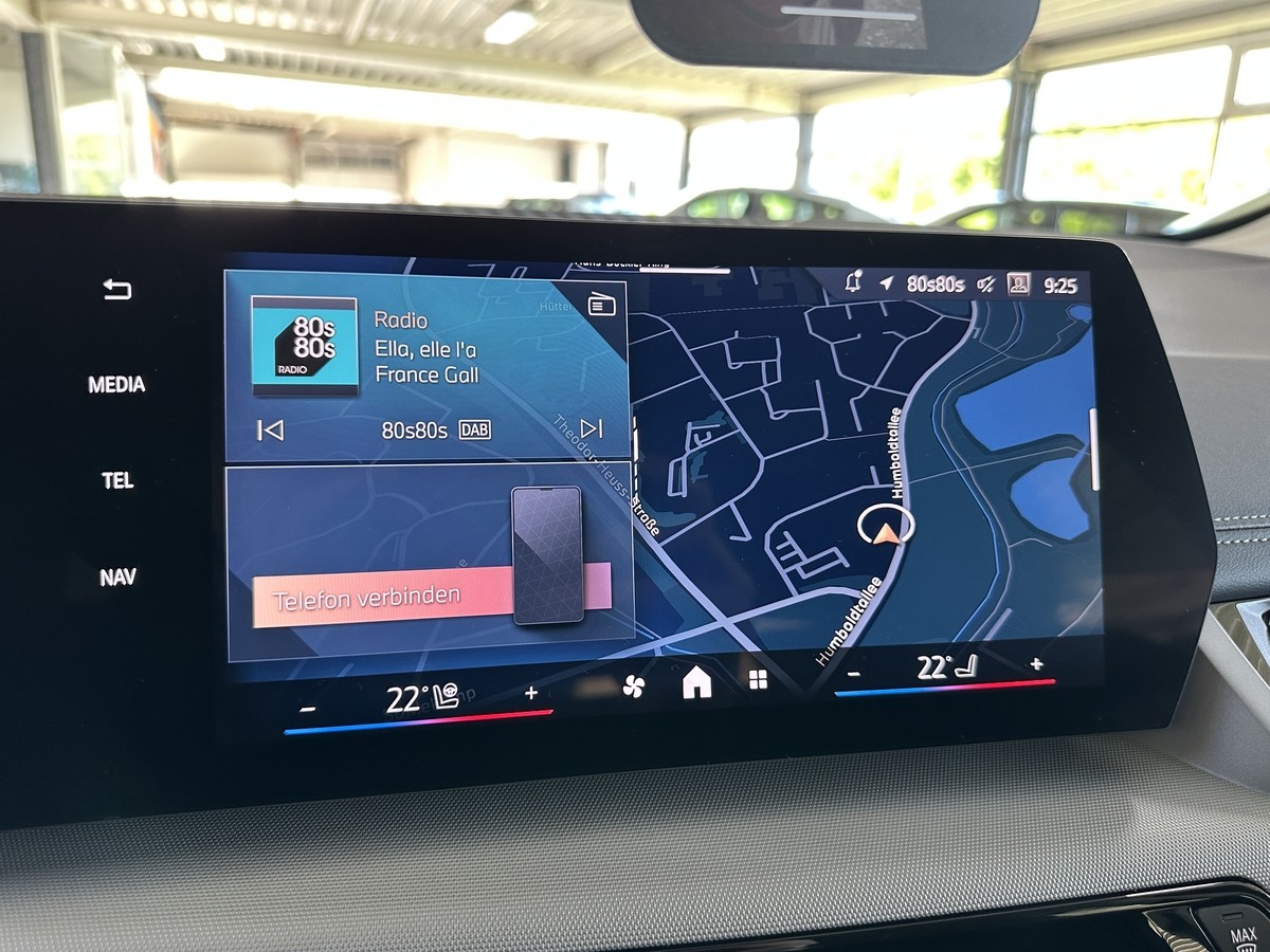 BMW 218 Active Tourer AHK Pano RFK LED Kamera Sitzhz. PDC