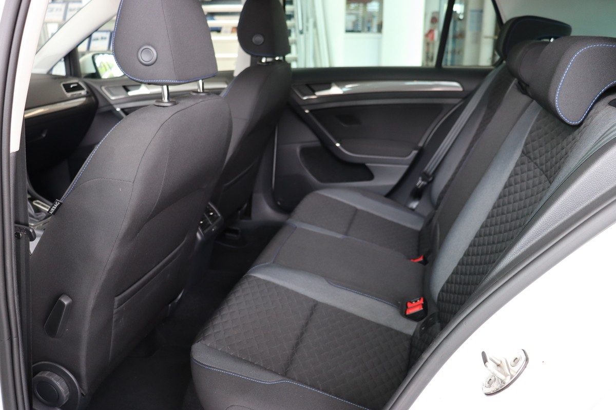 Volkswagen Golf VII 1.6 TDI Join*AHK*ACC*SHZ*