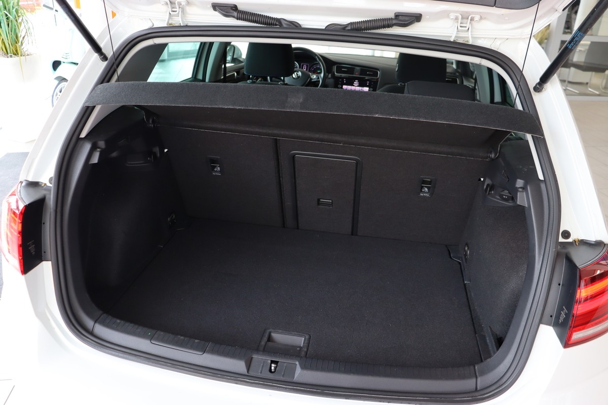 Volkswagen Golf VII 1.6 TDI Join*AHK*ACC*SHZ*