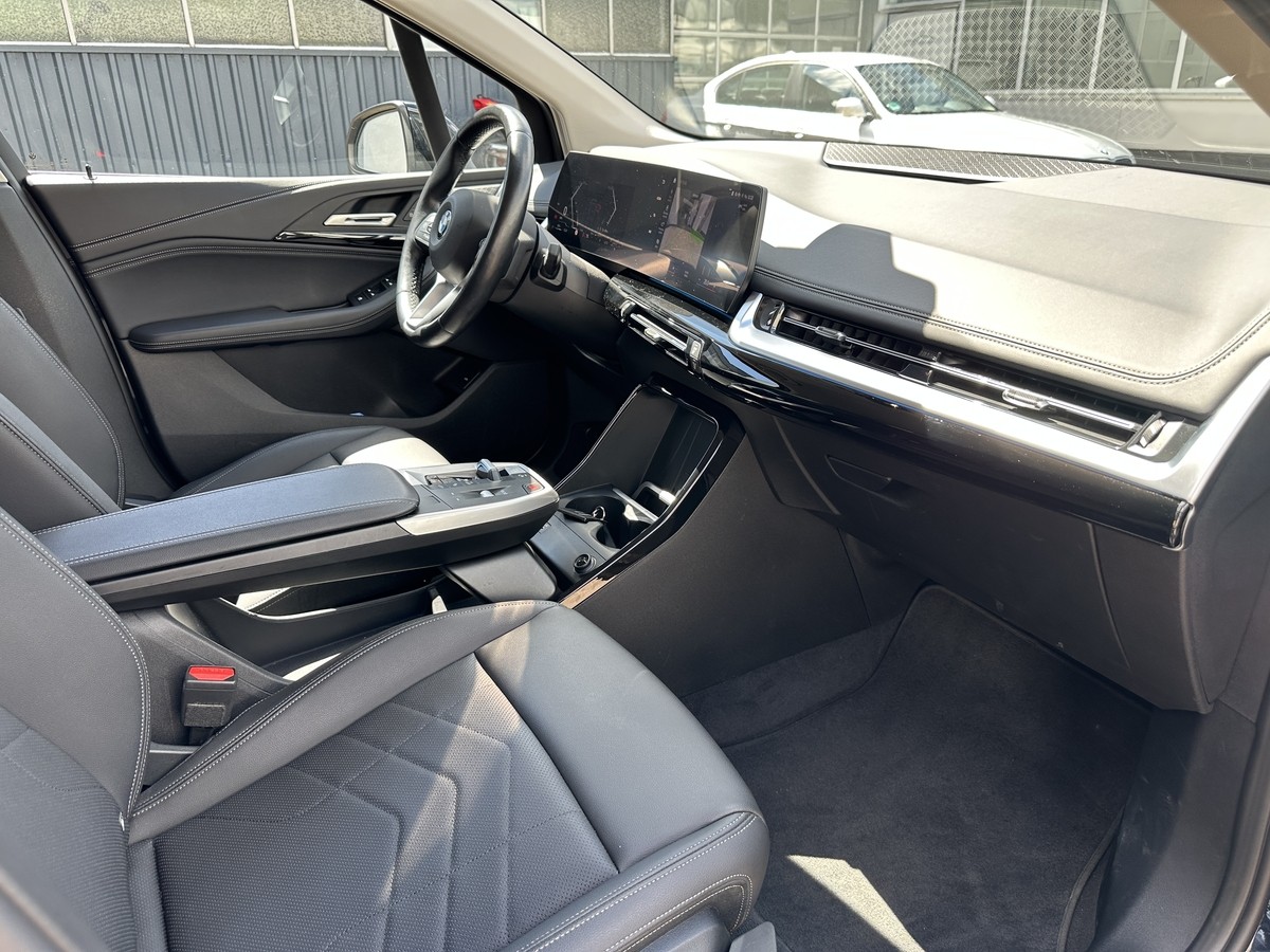 BMW 218 Active Tourer Luxury Line *AHK*Navi*PDC*