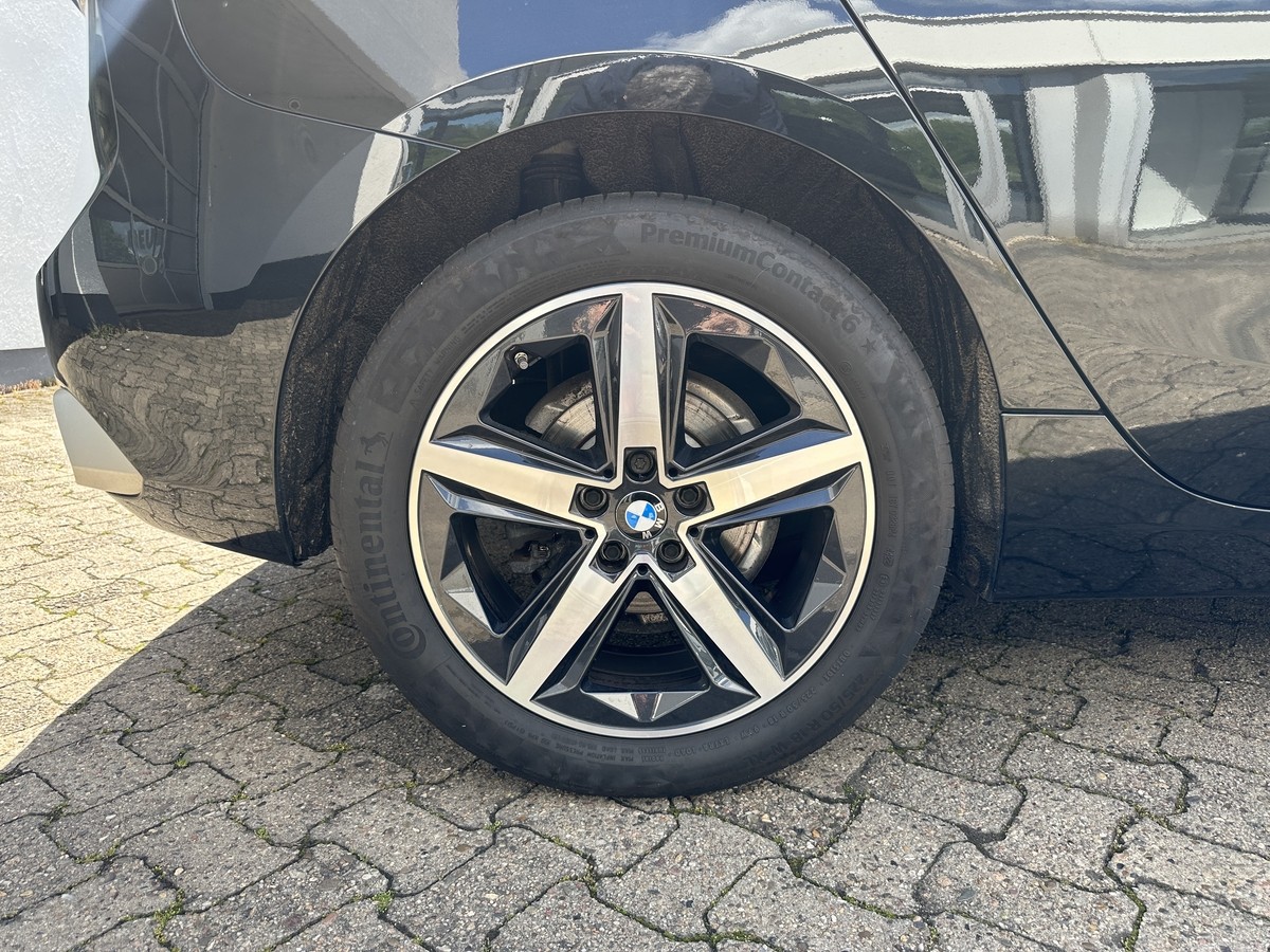 BMW 218 Active Tourer Luxury Line *AHK*Navi*PDC*