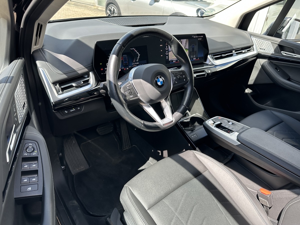 BMW 218 Active Tourer Luxury Line *AHK*Navi*PDC*