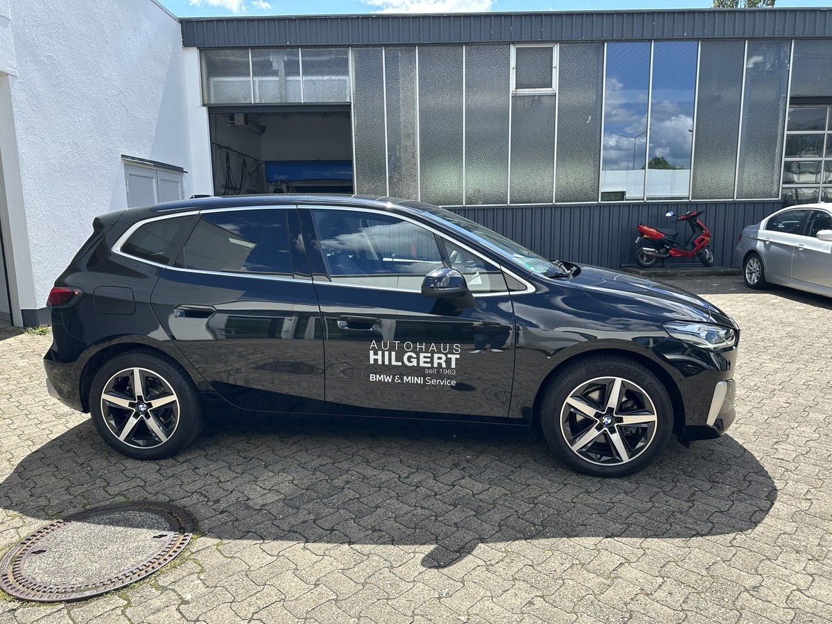 BMW 218 Active Tourer Luxury Line *AHK*Navi*PDC*
