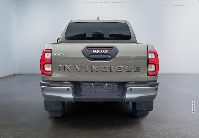 Toyota Hilux INVINCIBLE Double Cab 2.8 D-4D 4x4 Lede...
