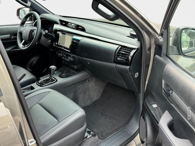 Toyota Hilux INVINCIBLE Double Cab 2.8 D-4D 4x4 Lede...