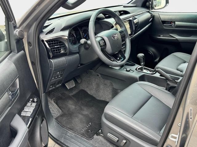 Toyota Hilux INVINCIBLE Double Cab 2.8 D-4D 4x4 Lede...