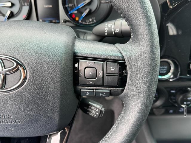 Toyota Hilux INVINCIBLE Double Cab 2.8 D-4D 4x4 Lede...