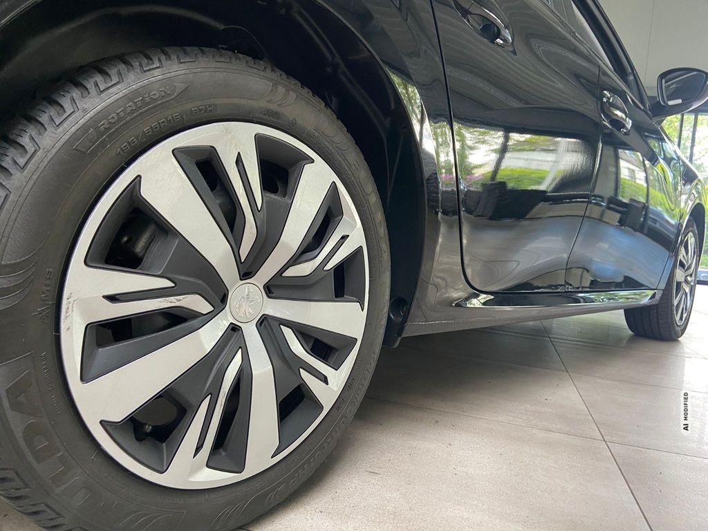 Peugeot 208 Spurhalteass Sitzheizung PDC DAB+