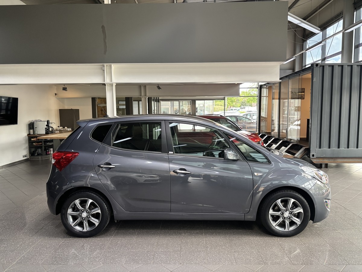 Hyundai ix20 1.4 Passion Blue PDC SHZ Bluetooth