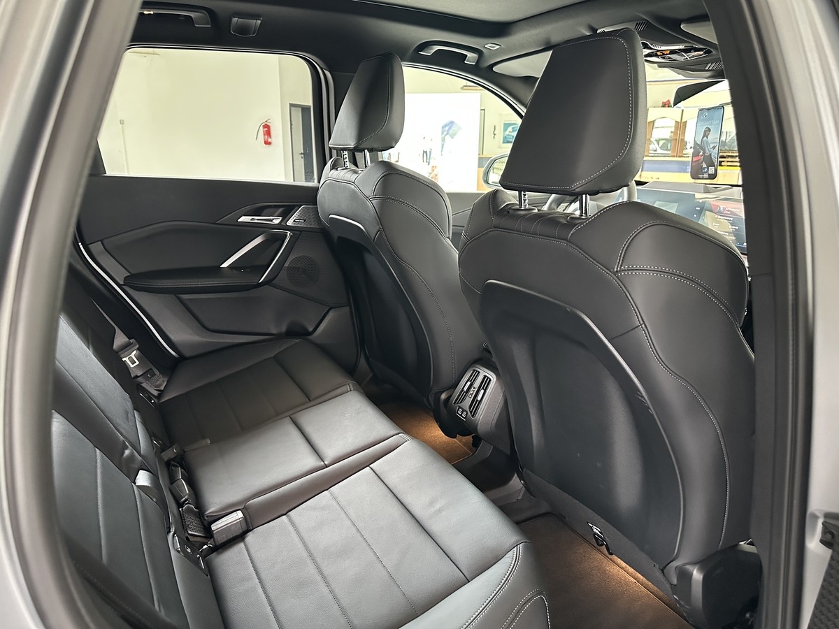 BMW iX1 xDrive30 M Sport ACC AHK Pannodach H/K