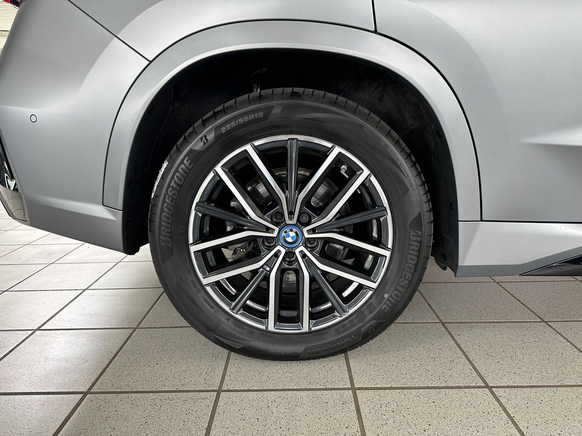 BMW iX1 xDrive30 M Sport ACC AHK Pannodach H/K