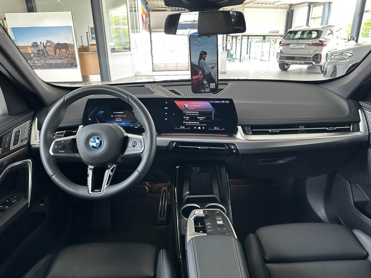 BMW iX1 xDrive30 M Sport ACC AHK Pannodach H/K