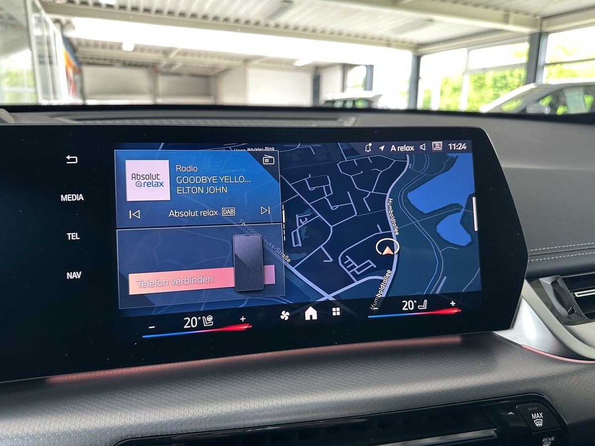 BMW iX1 xDrive30 M Sport ACC AHK Pannodach H/K