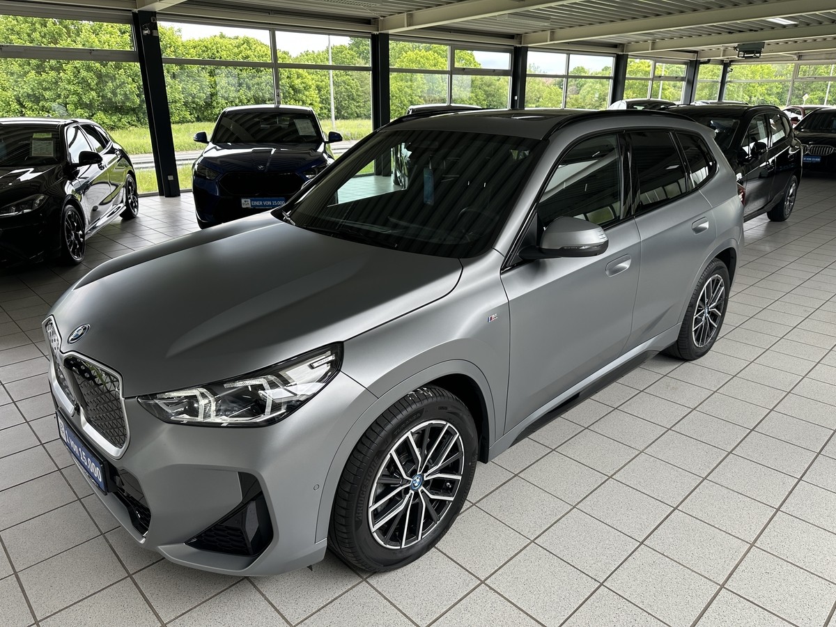 BMW iX1 xDrive30 M Sport ACC AHK Pannodach H/K
