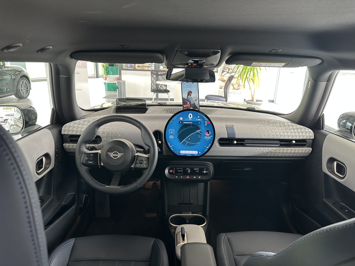 MINI Cooper C Favoured Trim HUD Lenkradheizung LED RFK