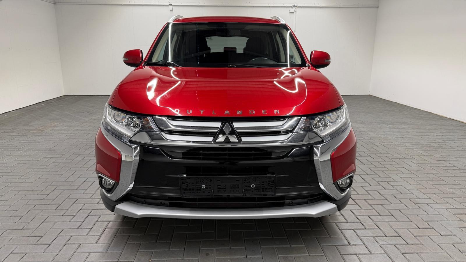 Mitsubishi Outlander DAB/Carplay/SHZ/Kam/AHK/Tempom./18-LM