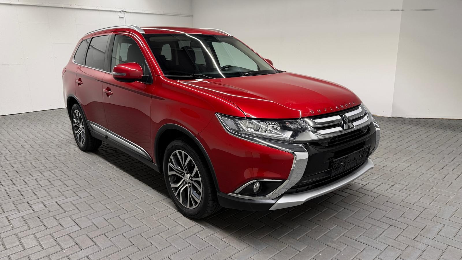 Mitsubishi Outlander DAB/Carplay/SHZ/Kam/AHK/Tempom./18-LM