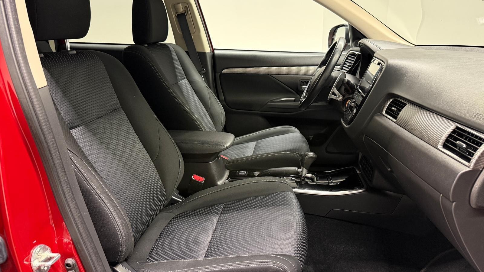 Mitsubishi Outlander DAB/Carplay/SHZ/Kam/AHK/Tempom./18-LM