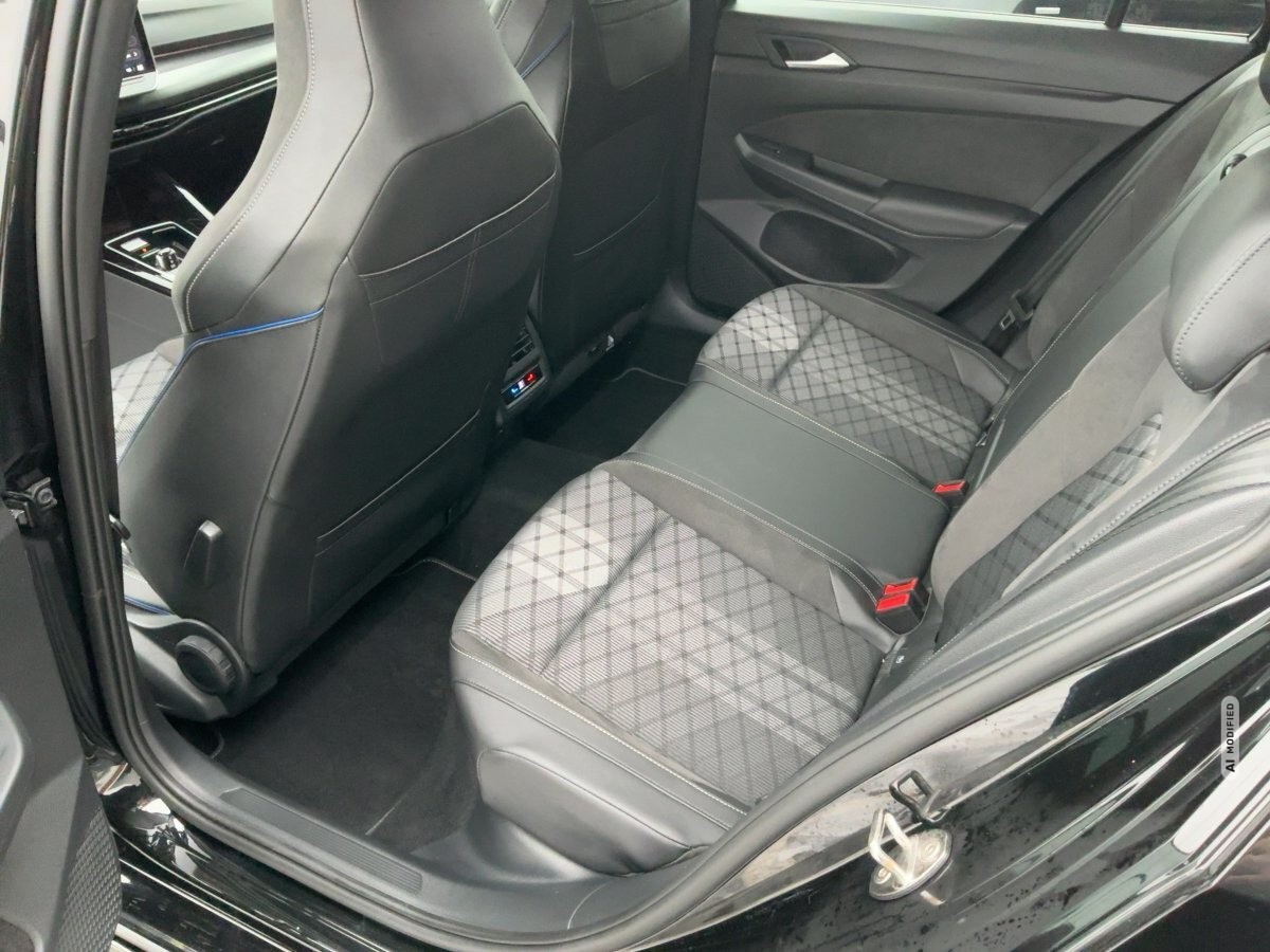 Volkswagen Golf Golf VIII Variant 2.0 TDI R-Line,ACC,AHK,AUTOM.