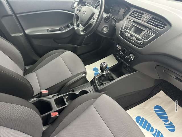 Hyundai i20 blue Trend 