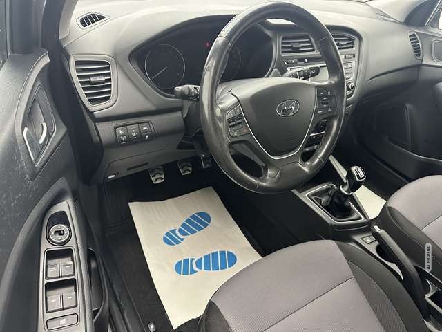 Hyundai i20 blue Trend 