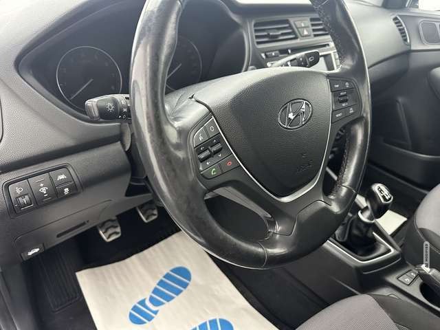 Hyundai i20 blue Trend 