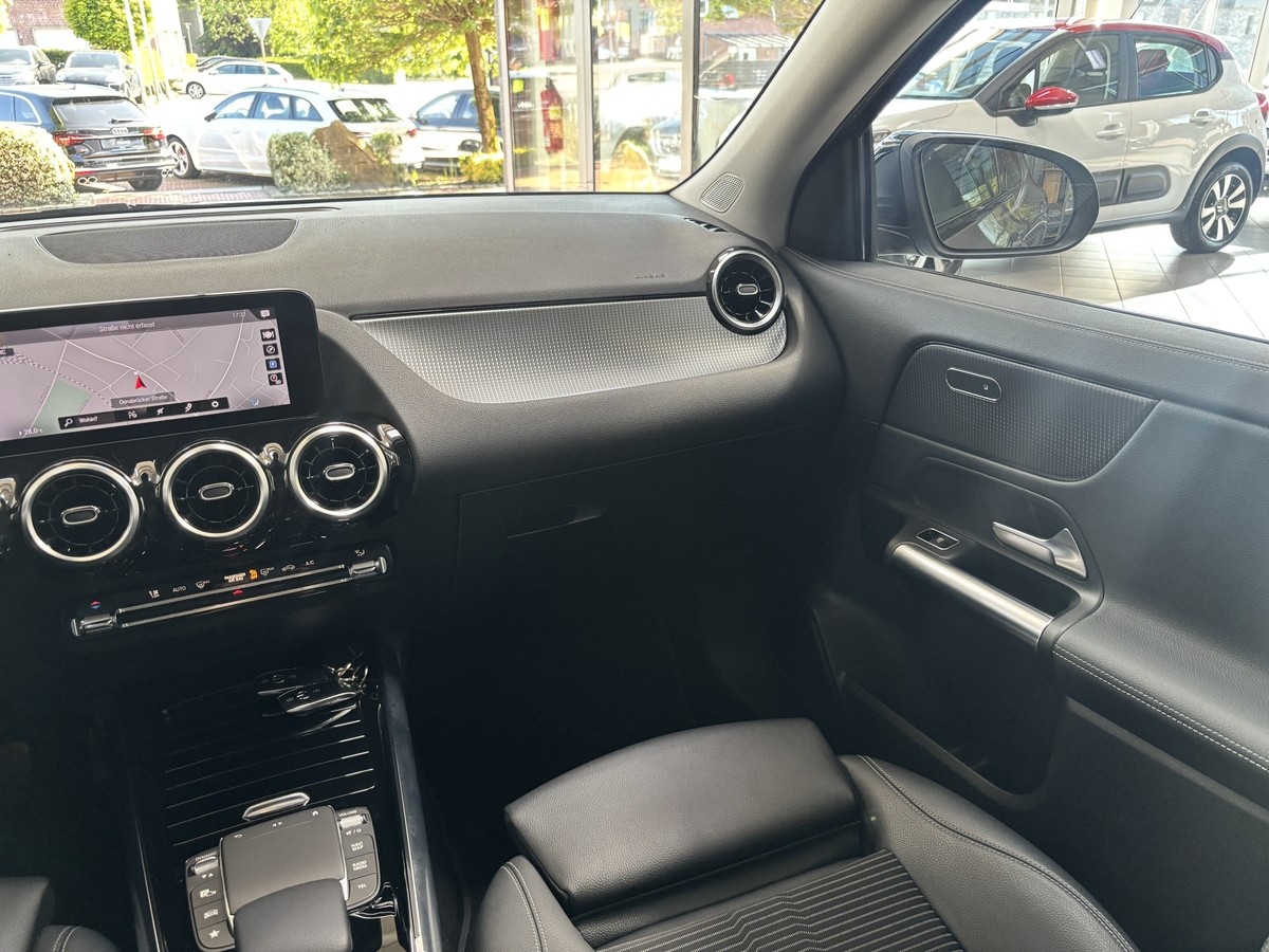 Mercedes-Benz GLA 250  Progressive Night LED MBUX AHK