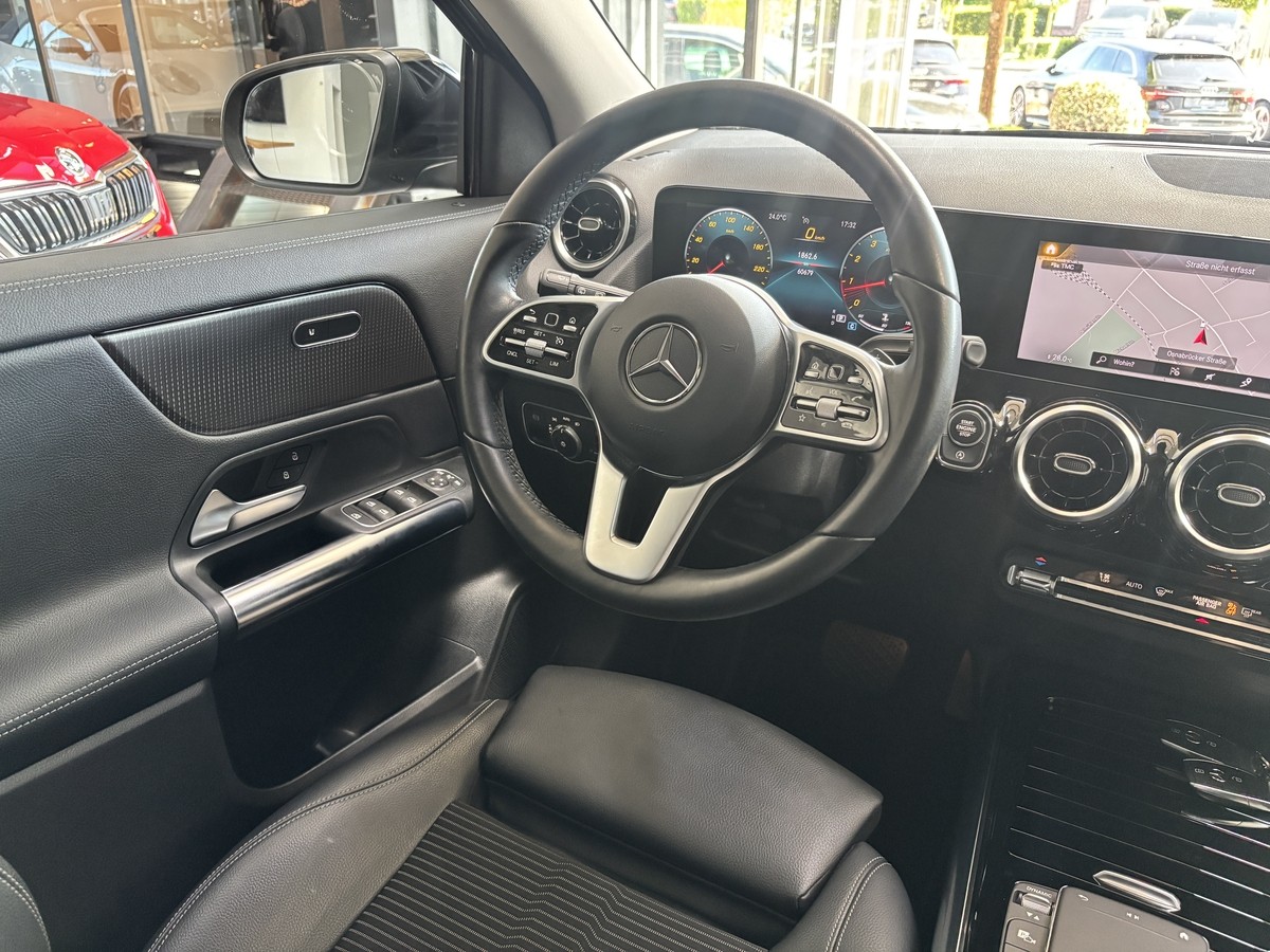 Mercedes-Benz GLA 250  Progressive Night LED MBUX AHK