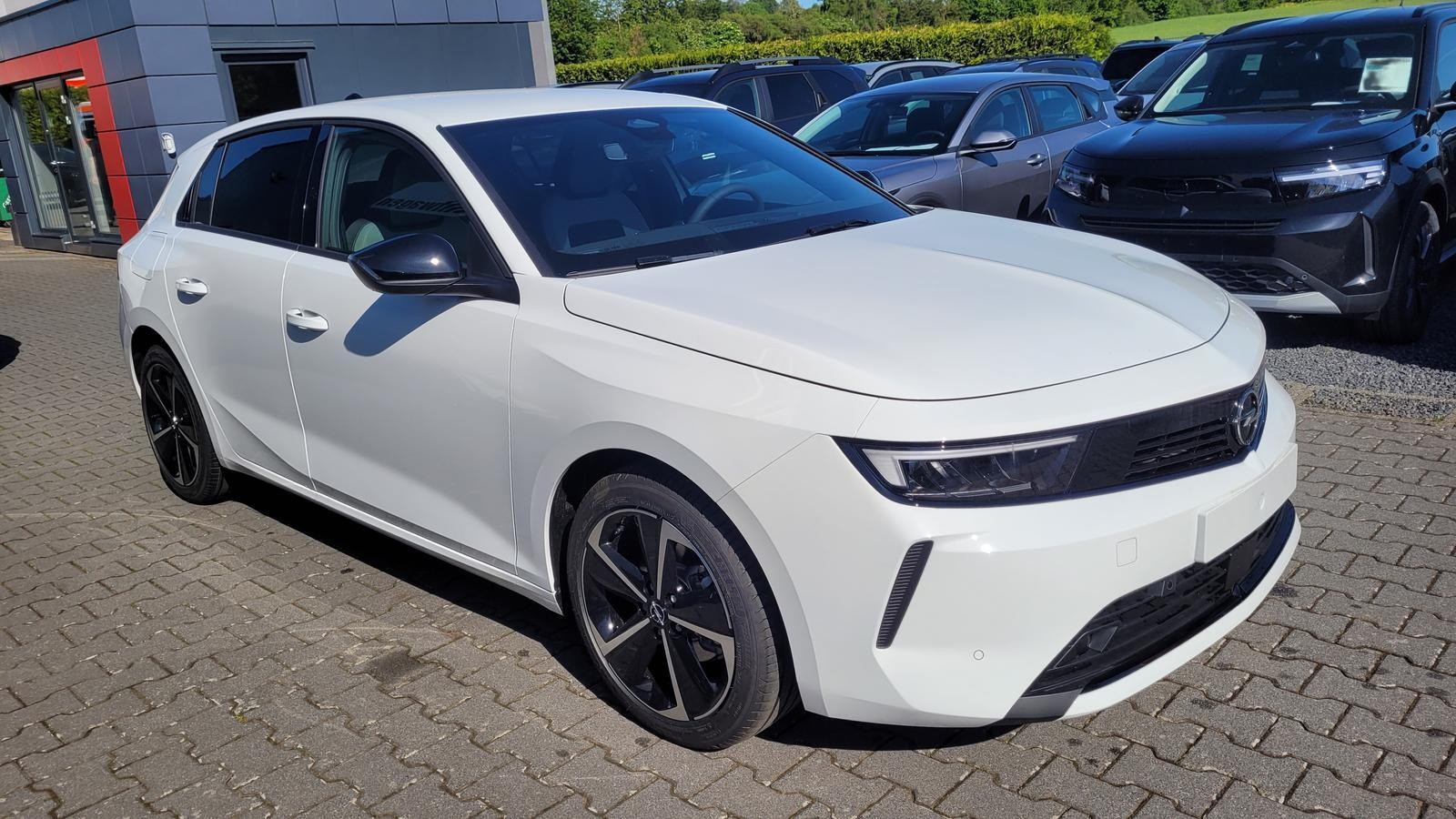 Opel Astra Edition*LED*Navi*Shzg*Lhzg*PDC*Cam*17Zoll*